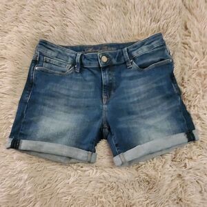 Medium wash Mavi jean shorts size 25
